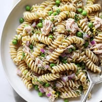 Vibrant Lemony Tuna Pasta Salad with al dente fusilli, tender tuna flakes, sweet green peas, and fresh dill tossed in a zesty lemon dressing.  